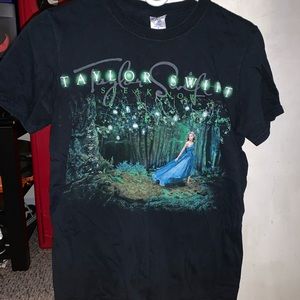 Taylor Swift T-shirt